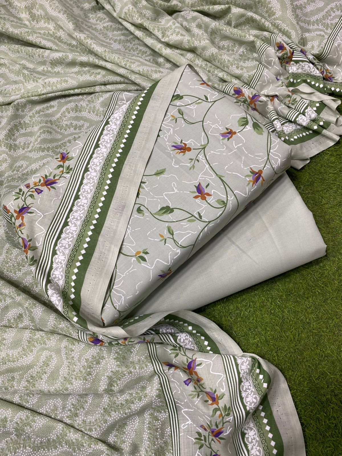 3 Pcs Women's Unstitched Printed Suit View Gallery - Pakistan