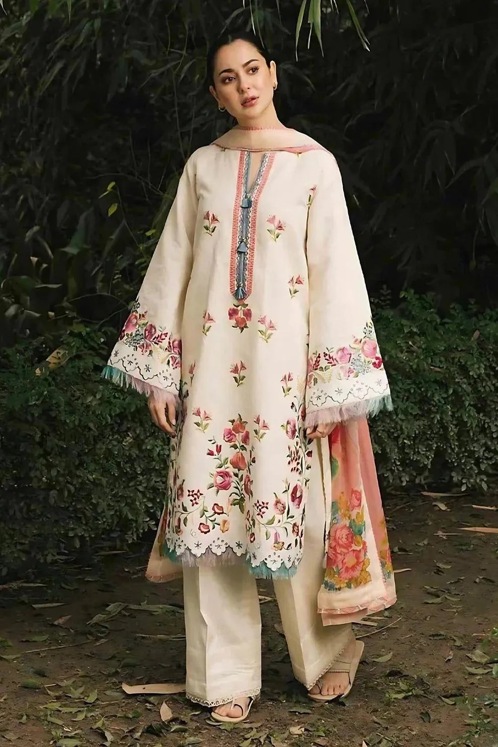 MOST TRENDING LAWN 3 Pcs Unstitched Embroidered Suit - Online Shopping Pakistan