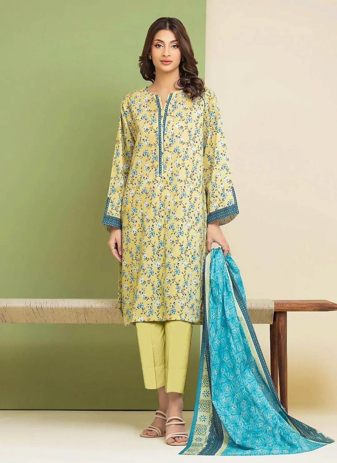 3 Pcs Women's Unstitched Printed Suit - Online Shopping in Pakistan - BUNDLIV