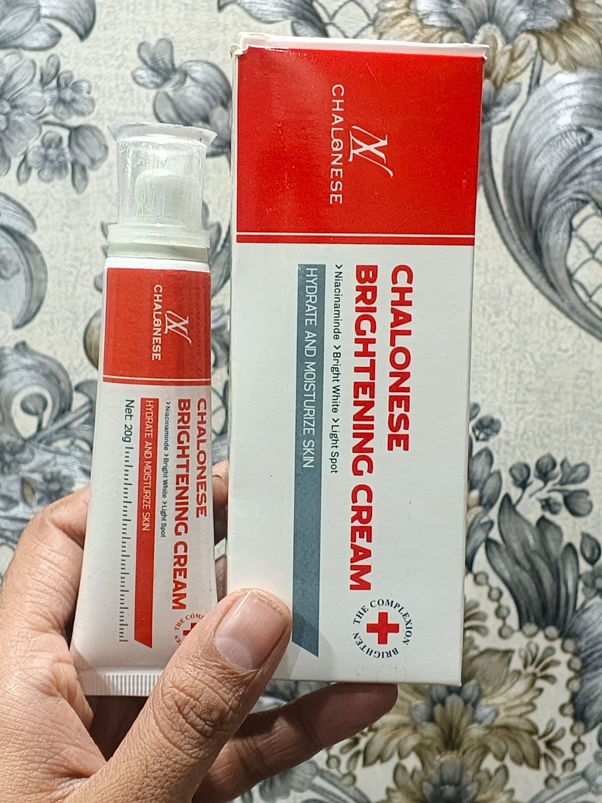 Chalonese Advanced Spot Fading Glow Cream For Radiant Brightening And Even Skin Tone With Daily Care - 20g View Gallery - Pakistan