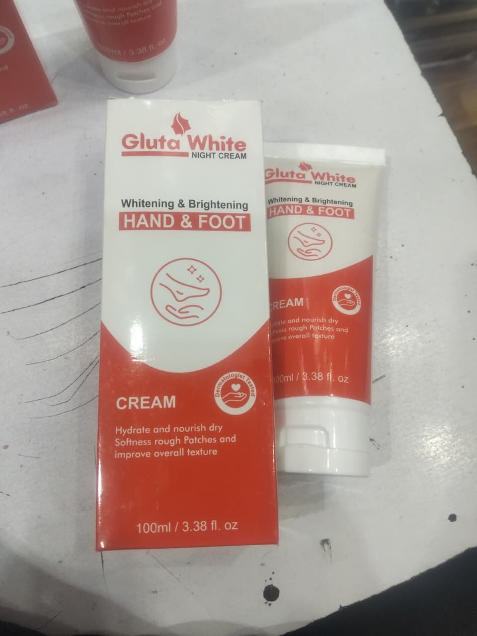 Gluta White Hand & Foot Whitening & Brightening Cream – Professional Formula for Radiant, Even-Toned Skin ( 100ml ) View Gallery - Pakistan