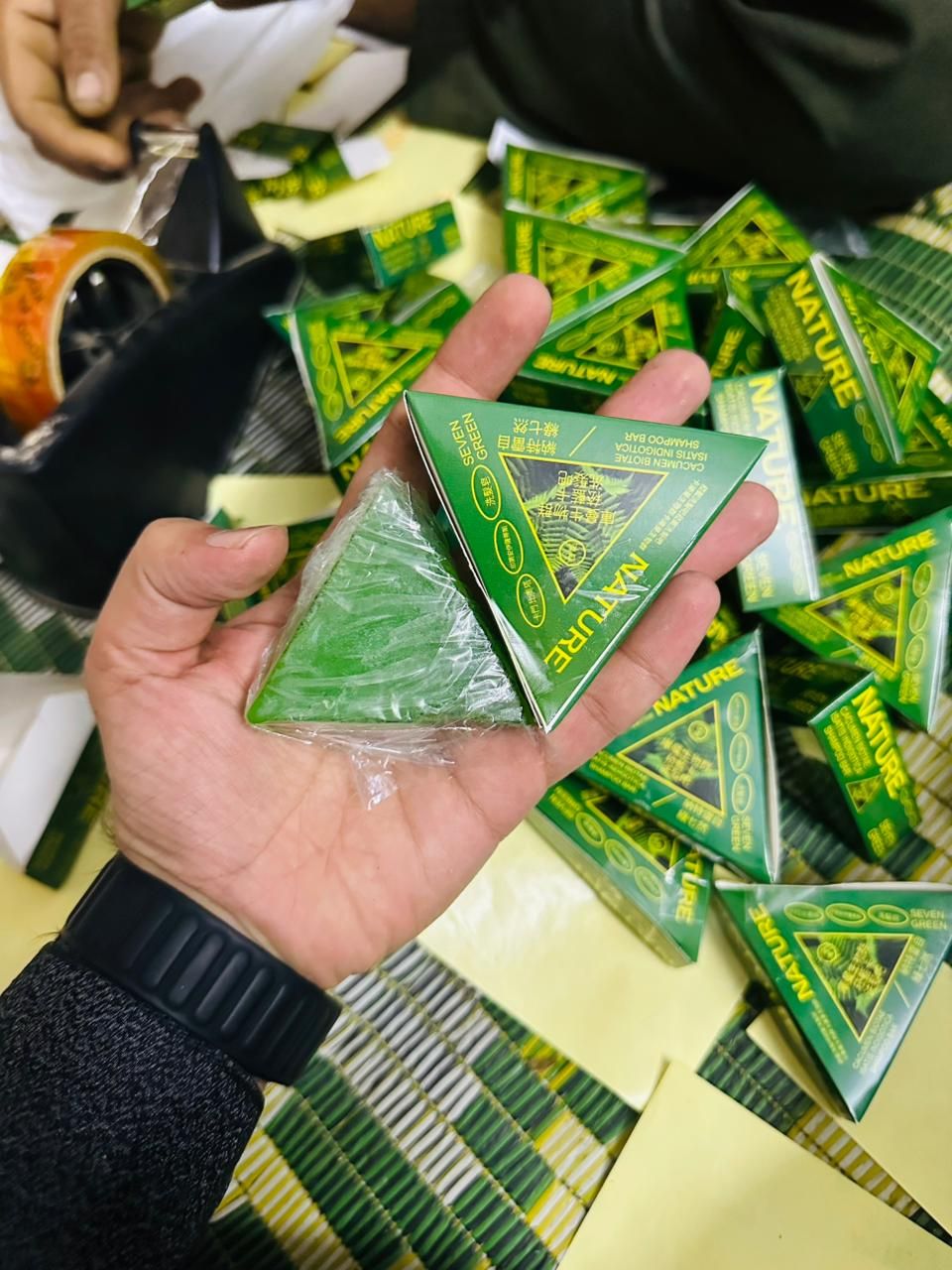 Seven Green Nature Herbal Shampoo Bar - Eco-Friendly Hair Strengthening Formula with Cacumen Biotae & Isatis Indigotica for Healthy Growth View Gallery - Pakistan