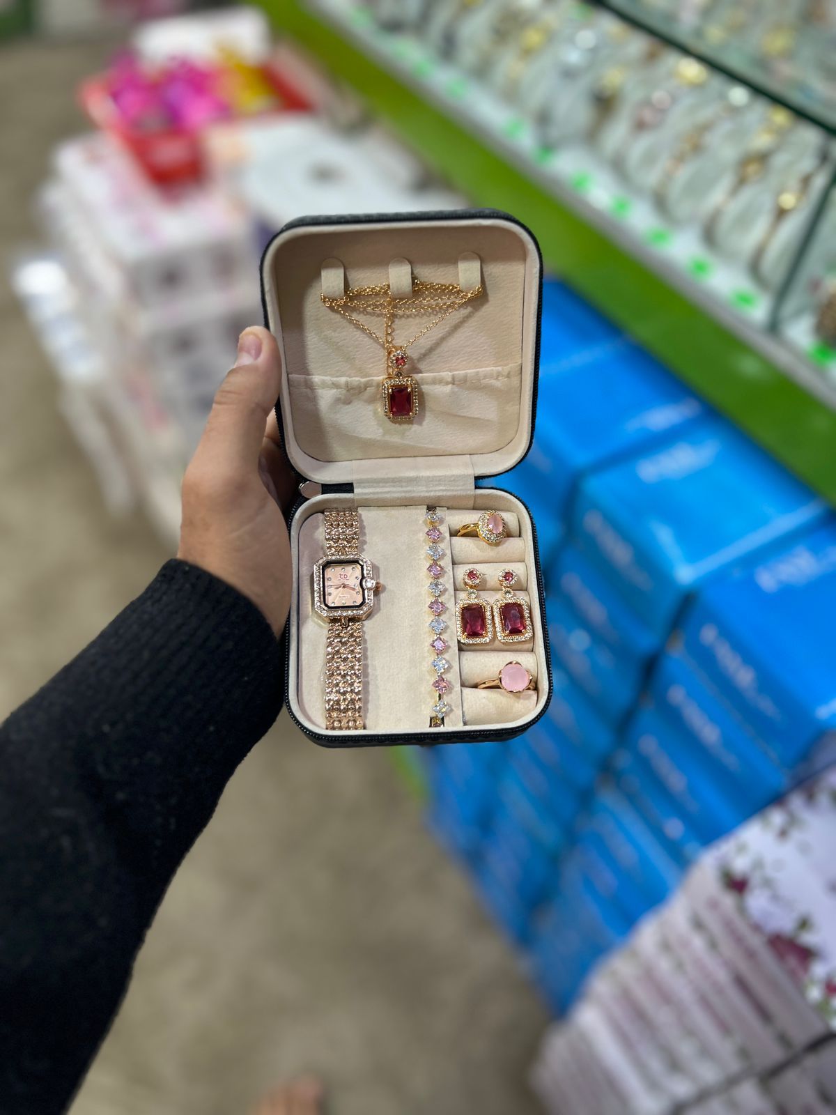 Elegant 6-Piece Rose Gold & Ruby Red Jewelry Gift Set – Includes Crystal-Encrusted Watch, Pendant Necklace, Matching Earrings, Tennis Bracelet, and Dual Statement Rings with Luxury Travel Case View Gallery - Pakistan