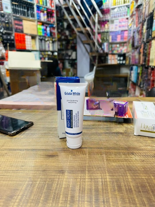 Gluta White Advanced Skin Brightening Night Cream – Powerful Glutathione & Kojic Acid Formula for Dark Spots, Anti-Aging, and Radiant Skin (50g) View Gallery - Pakistan