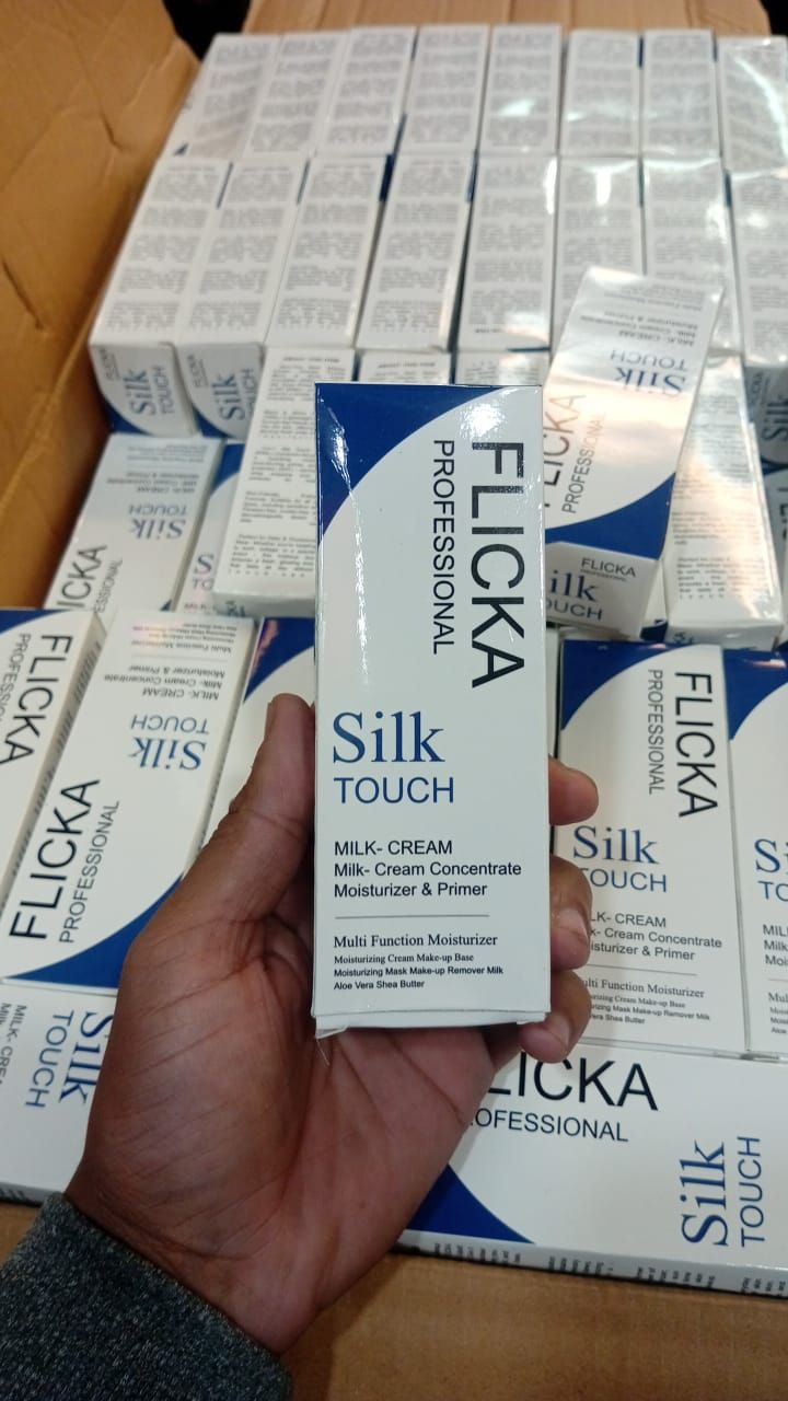 FLiCKA Silk Touch 3‑in‑1 Moisturizer & PrimerHydrates and nourishes skinLightweight, long‑lasting formulaMinimizes pores for a smooth finishDermatologically tested – safe for all skin types View Gallery - Pakistan