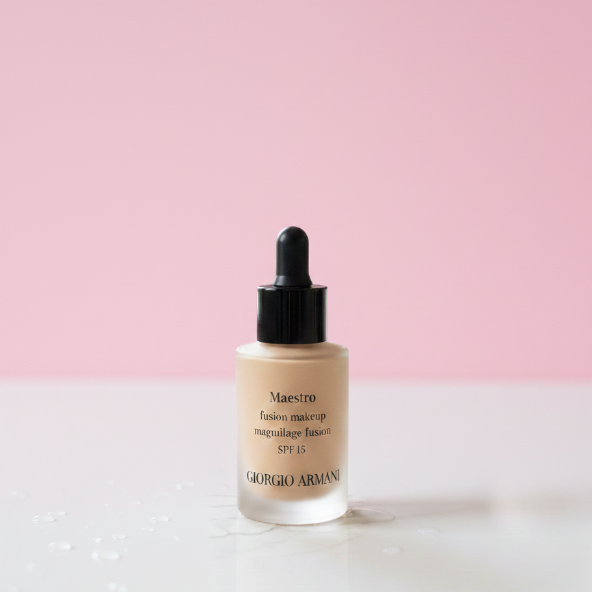Maestro Fusion Makeup SPF 15 by Giorgio Armani: The Revolutionary Skin-Perfecting Serum Foundation for a Natural, Luminous Glow View Gallery - Pakistan