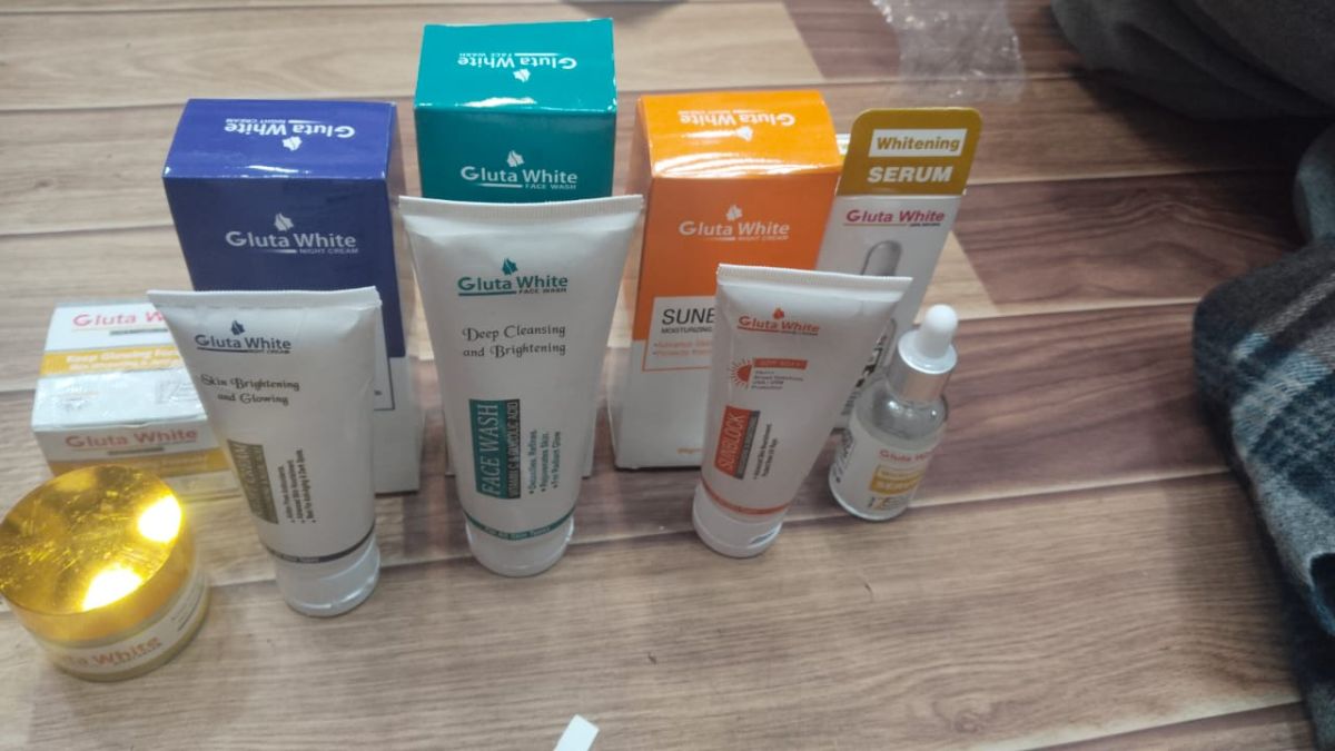 5‑in‑1 Gluta White Skincare Set | Face Cream, Facewash, Serum, Sunblock & Night Cream View Gallery - Pakistan