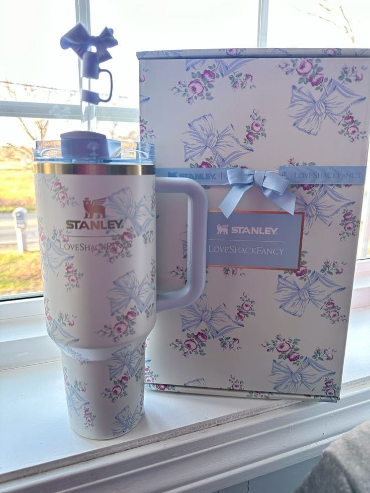 Stanley x LoveShackFancy Limited Edition 40oz Quencher H2.0 FlowState Tumbler – Floral Collaboration Collection ( RANDOM COLOUR ) View Gallery - Pakistan