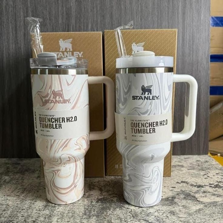 Stanley Quencher H2.0 FlowState™ Tumbler1.18litre- 40oZ ( RANDOM COLOUR ) View Gallery - Pakistan