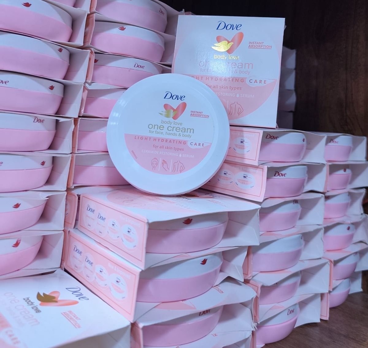 Dove Face Body Cream Providing Gentle Care Durable Quality Comfortable Use Everyday Skin Nourishment Support - 150g View Gallery - Pakistan