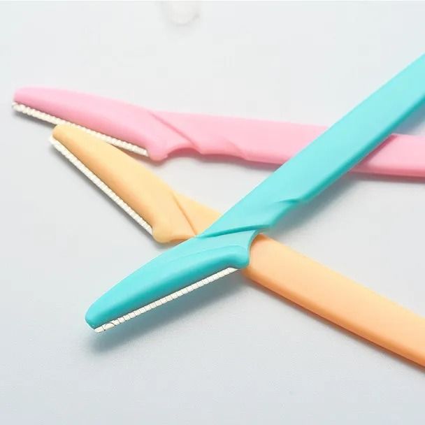 Pack of 3 Tinkle Eyebrow & Facial Hair Razor for Women View Gallery - Pakistan
