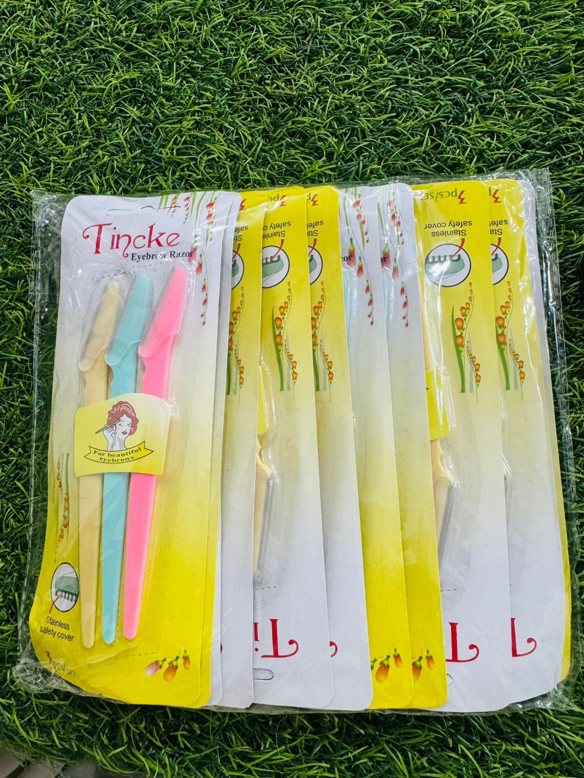 Pack of 3 Tinkle Eyebrow & Facial Hair Razor for Women View Gallery - Pakistan