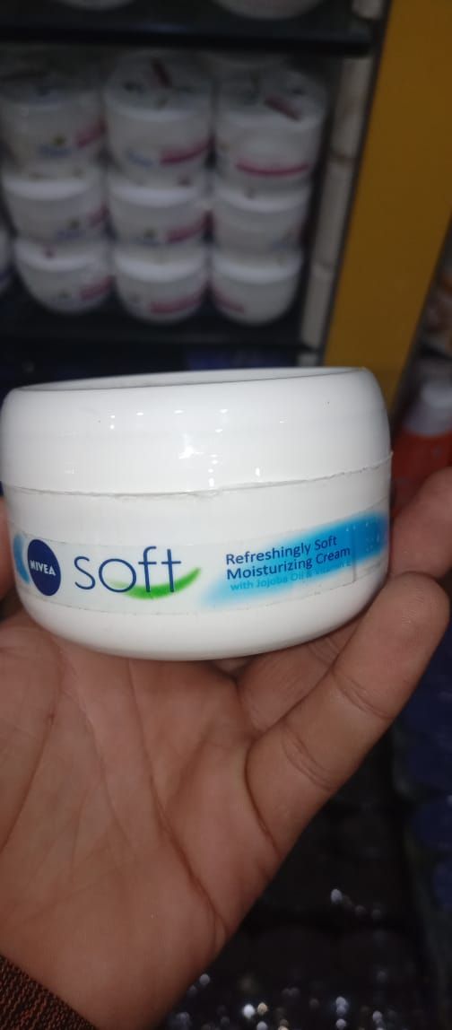 NIVEA Soft: Refreshingly Soft Moisturizing Cream - An Intensive and Lightweight Solution for All-Day Hydration View Gallery - Pakistan