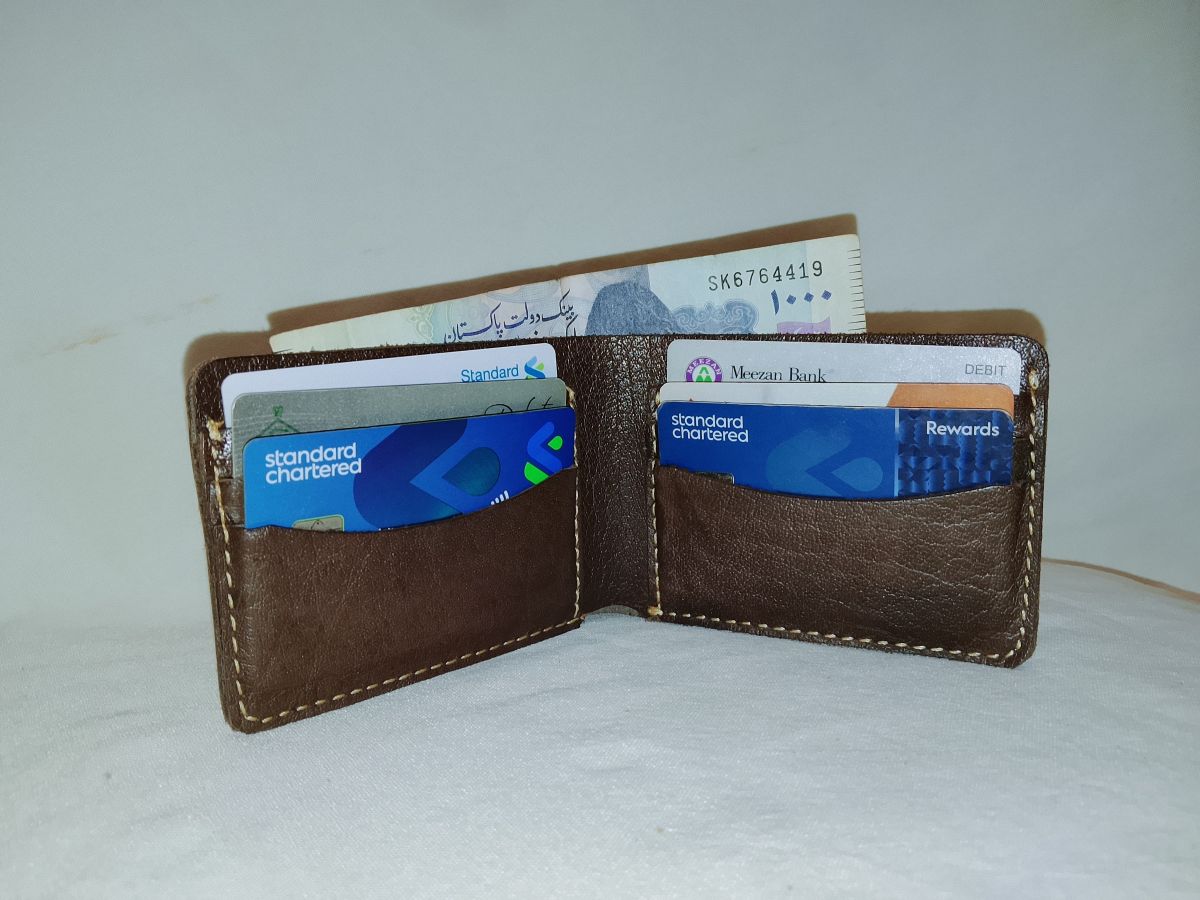 Men’s Rugged Leather Wallet – Premium Durable Design View Gallery - Pakistan