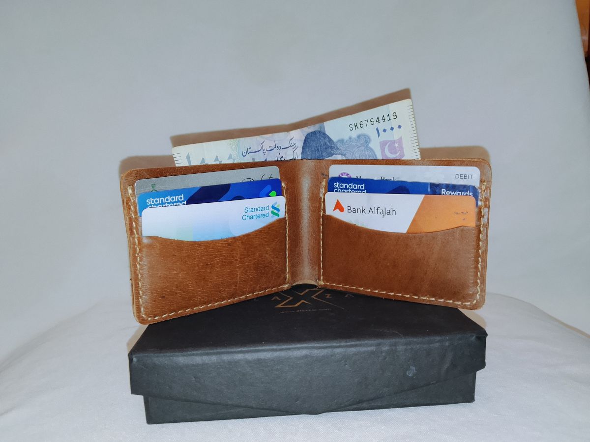 Men’s Rugged Leather Wallet – Premium Durable Design View Gallery - Pakistan