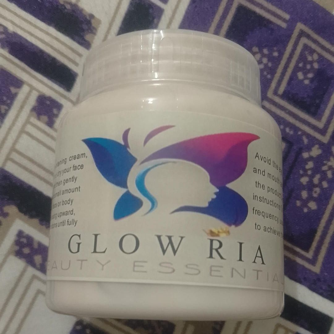 Glow Ria Zafrani Whitening Cream Natural Skin Care Formula Brightens Complexion Reduces Dark Spots Enhances Smooth Radiant Glow - 200g View Gallery - Pakistan