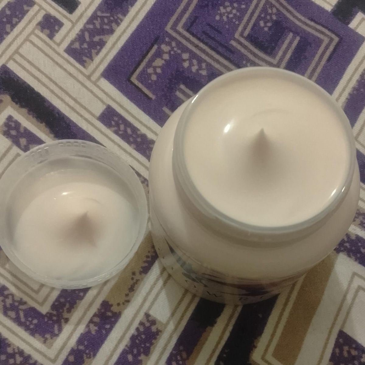 Glow Ria Zafrani Whitening Cream Natural Skin Care Formula Brightens Complexion Reduces Dark Spots Enhances Smooth Radiant Glow - 200g View Gallery - Pakistan