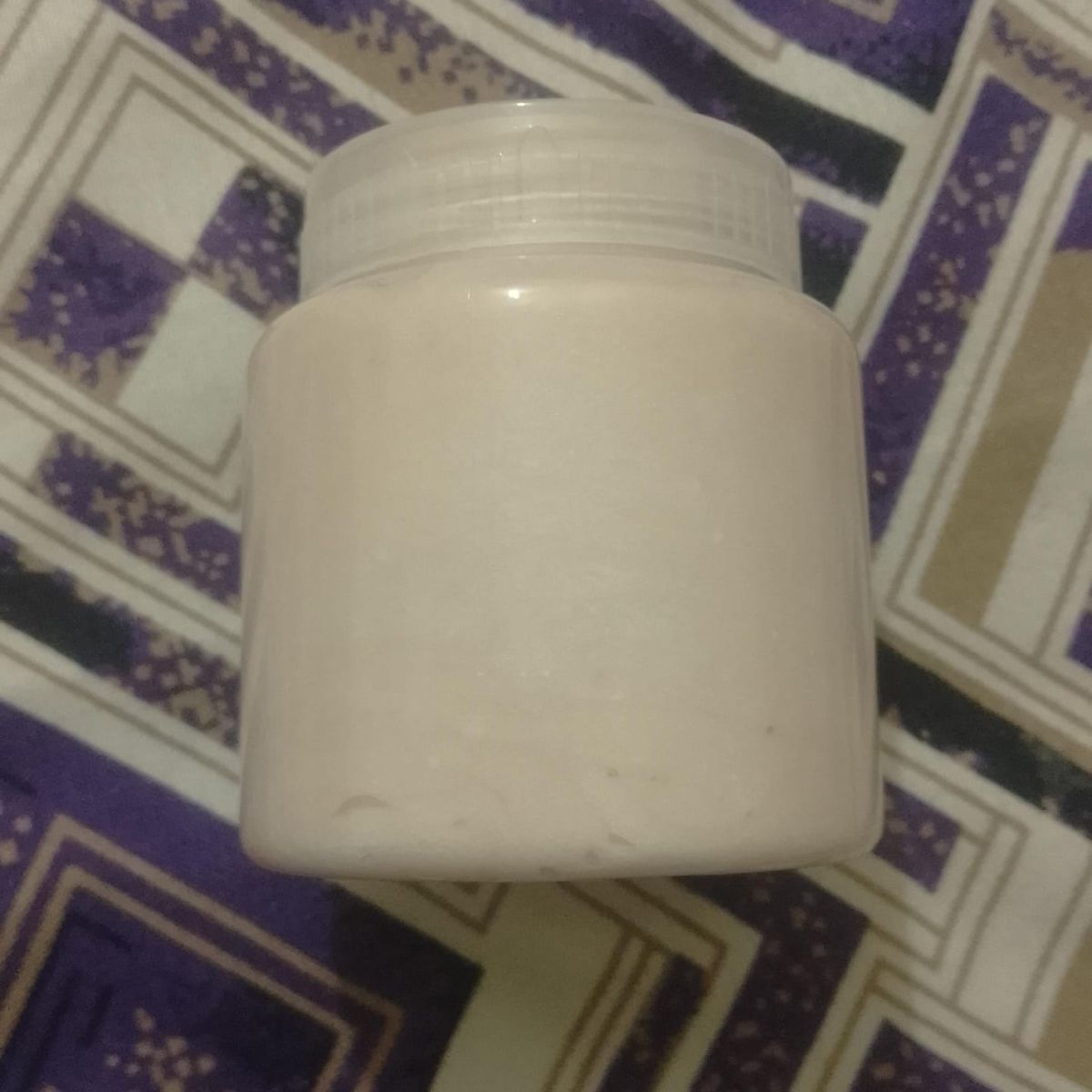 Zafrani Whitening Cream Natural Skin Care Formula Brightens Complexion Reduces Dark Spots Enhances Smooth Radiant Glow - 200g View Gallery - Pakistan