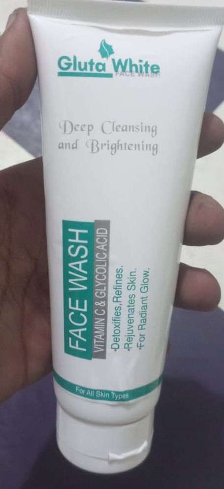 100ML - Gluta White Face Wash Deep Cleansing And Brightening With Vitamin C And Glycolic Acid Detoxifies Refines And Rejuvenates Skin For Radiant Glow (Without Box) View Gallery - Pakistan