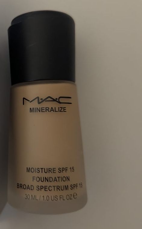 MAC Mineralize Moisture SPF 15 Foundation – NC15 | Hydrating, Natural Satin Finish View Gallery - Pakistan