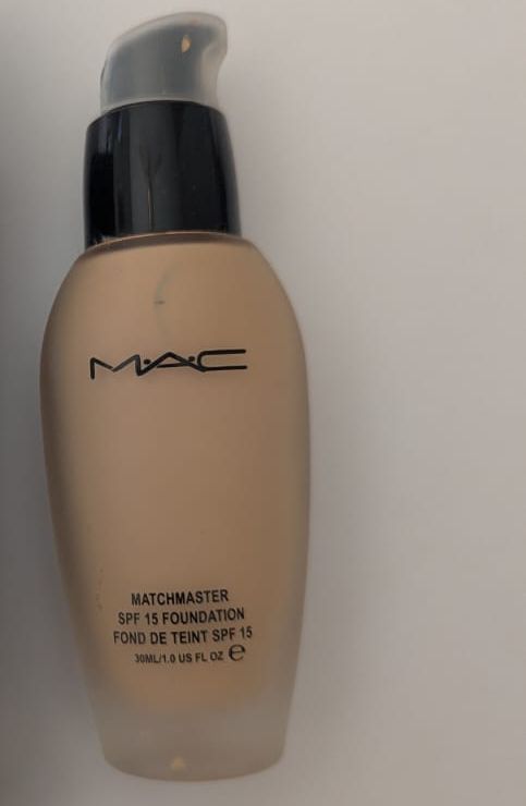 MAC Matchmaster SPF 15 Foundation – Shade NC25 | Medium Buildable Coverage, Demi-Matte Finish, Tone-Adapting Technology, Oil-Free, Long-Wearing View Gallery - Pakistan