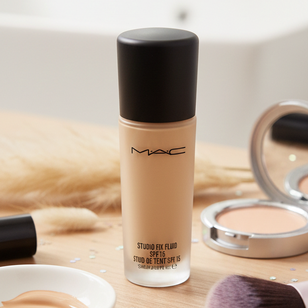 MAC Studio Fix Fluid SPF 15 Foundation – Shade NC20 | 24-Hour Wear, Oil-Free, Natural Matte Finish, Medium-to-Full Coverage, 30ml View Gallery - Pakistan