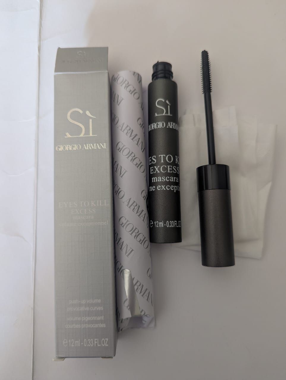 Giorgio Armani Si Eyes to Kill Excess Mascara – Dramatic Volume, Length & False-Lash Effect | Buildable, Clump-Free Formula View Gallery - Pakistan