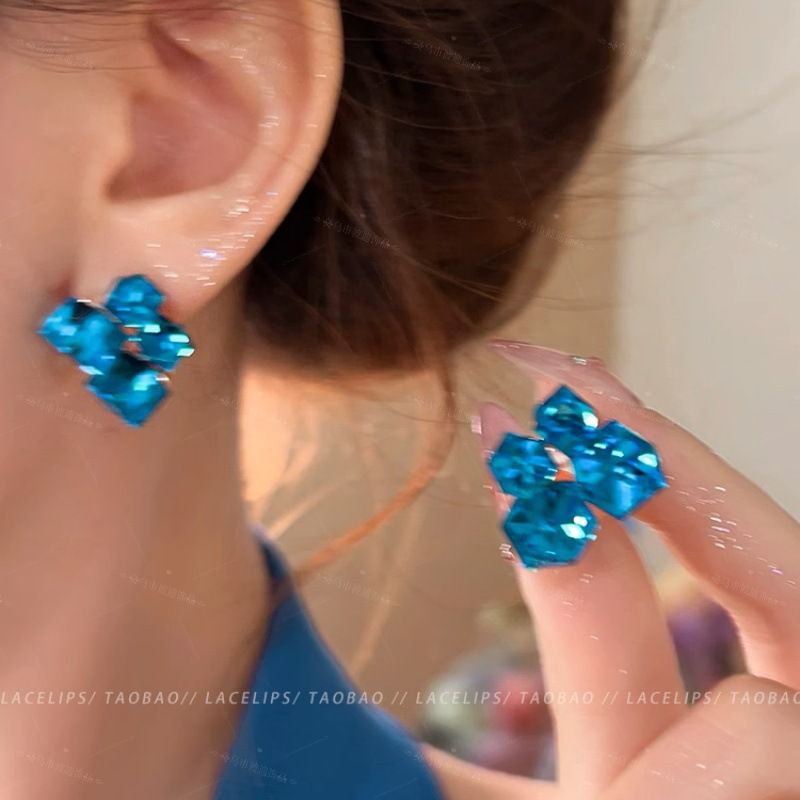 PJX-121 Crystal Sparkling Korean Earrings – Elegant Shine, Premium Style & Stunning Feminine Charm View Gallery - Pakistan