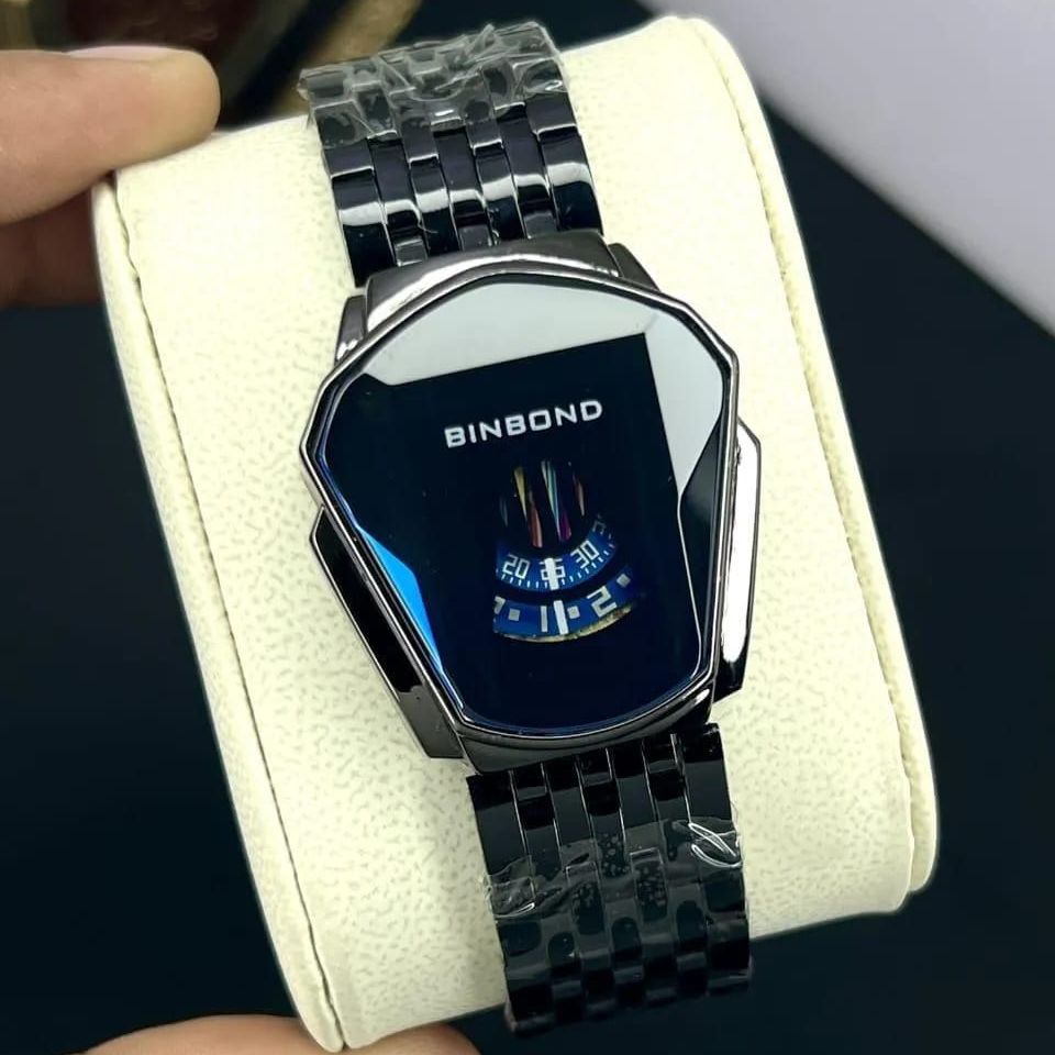 Stylish Mens Quartz Watch With Chain Strap Elegant Durable Quality Reliable Performance Timeless Design View Gallery - Pakistan