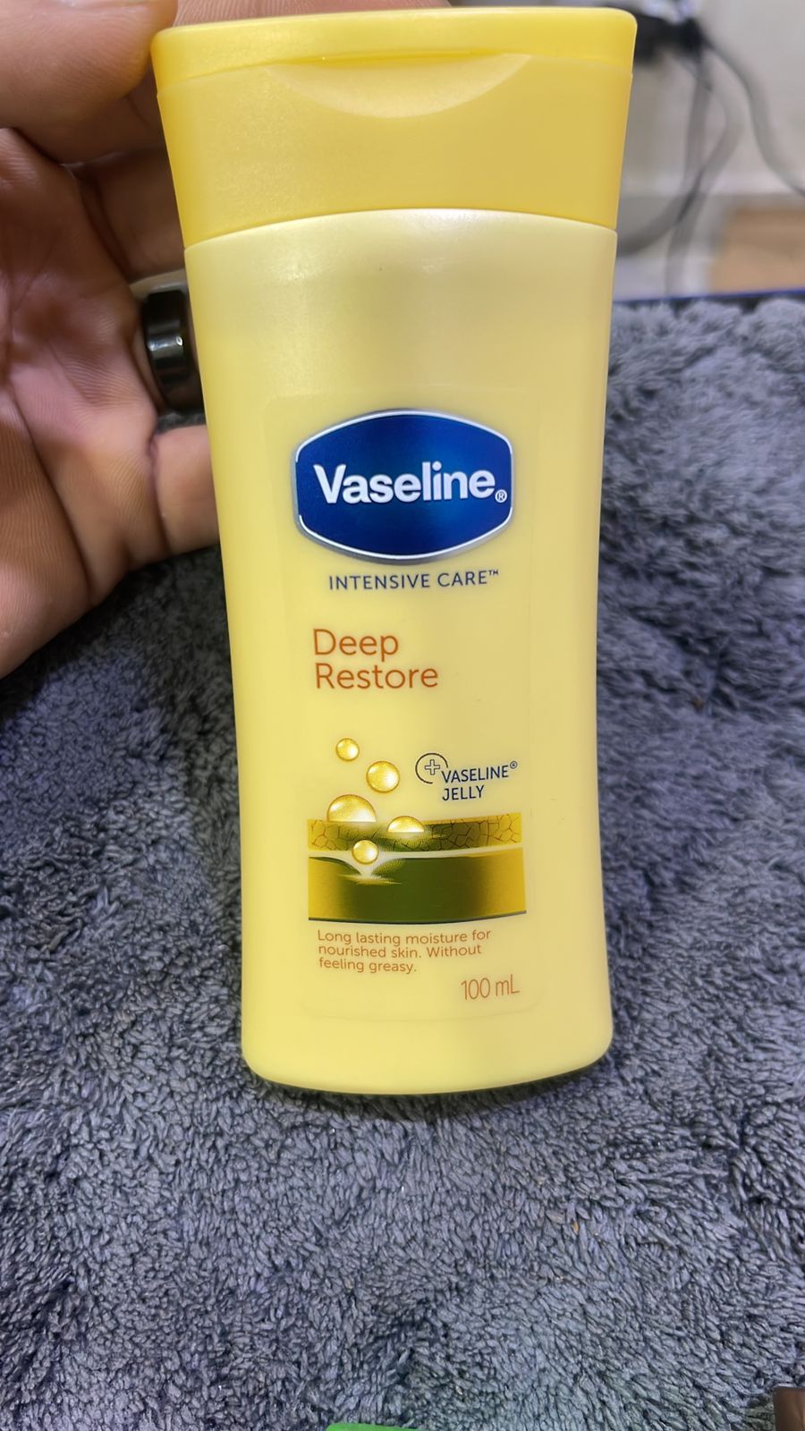 Original Vaseline Deep Restore Jelly Lotion for long-lasting hydration and deeply nourished skin - 100ML View Gallery - Pakistan