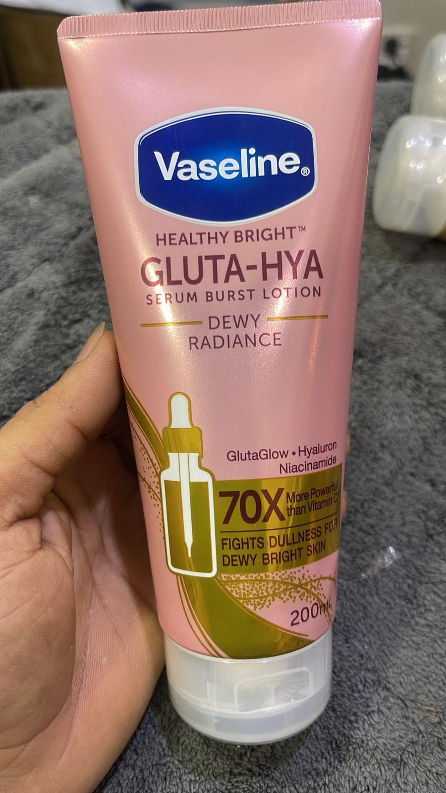 Original Vaseline Healthy Bright Gluta-Hya Dewy Radiance Lotion for glowing, hydrated, radiant skin. 200ML View Gallery - Pakistan