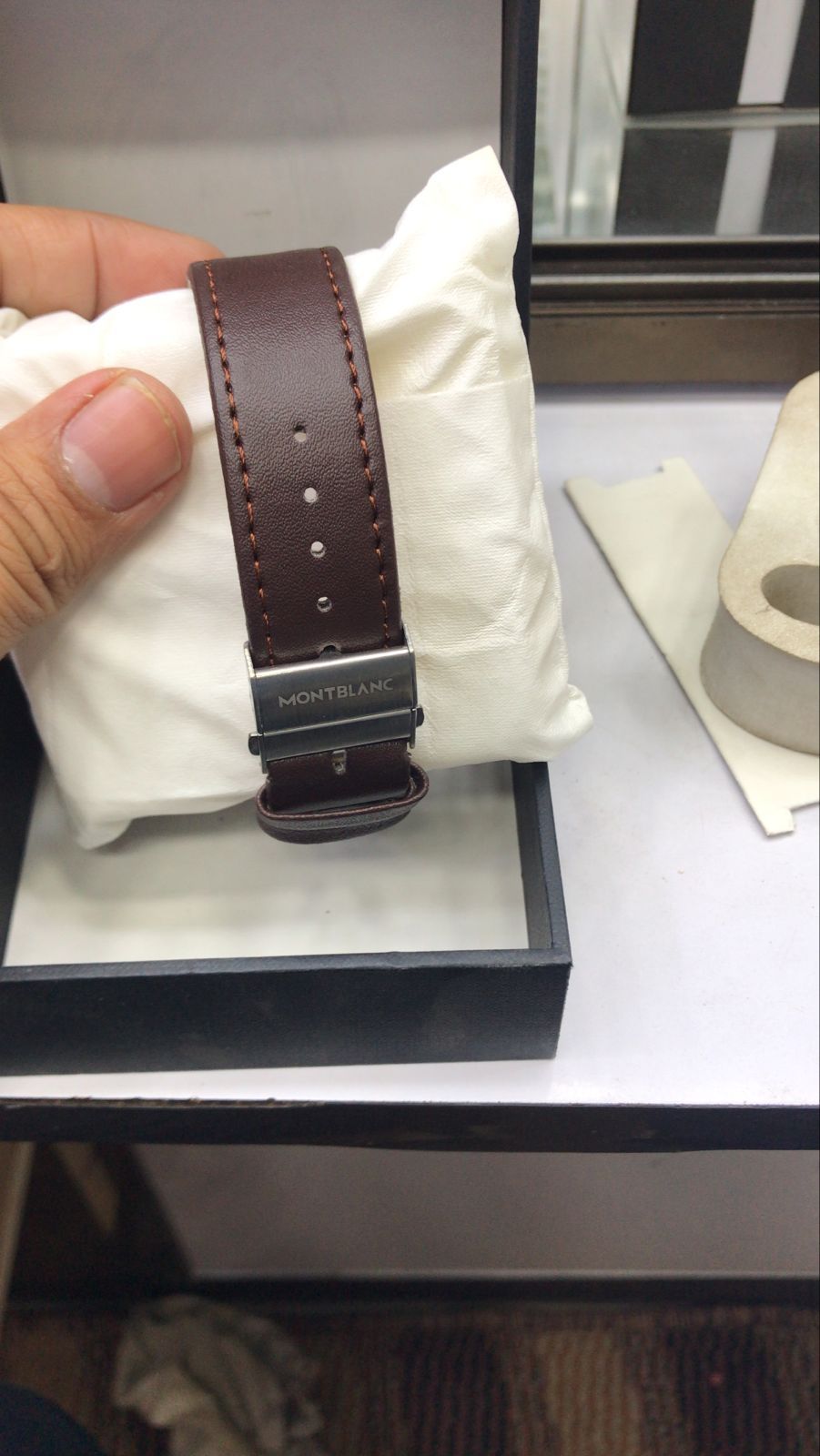 Police Watch – Elegant Design with Date Display | Rose Gold or Silver Case | Leather Strap | Quartz Movement | Water Resistant View Gallery - Pakistan