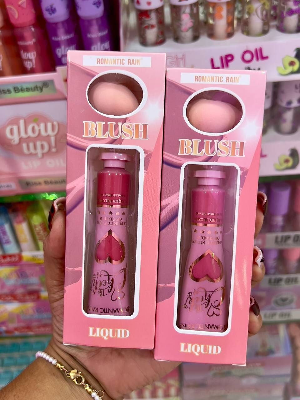 Pack of 2 - 2 in 1 Blush & Blender Deal – Dual-Action Makeup Essential for Effortless Application View Gallery - Pakistan