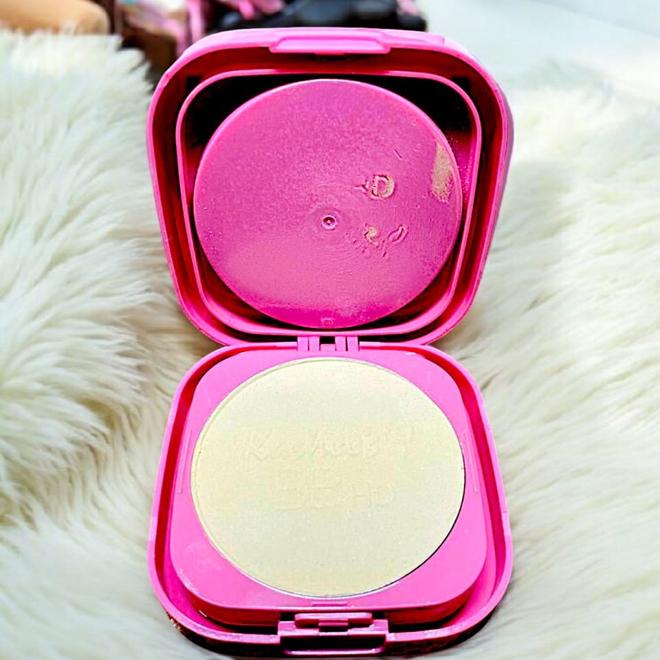 Kashees BB HD Matte And Poreless 2 In 1 Face Powder – Flawless Lightweight And Long Lasting Compact For Smooth And Radiant Skin View Gallery - Pakistan