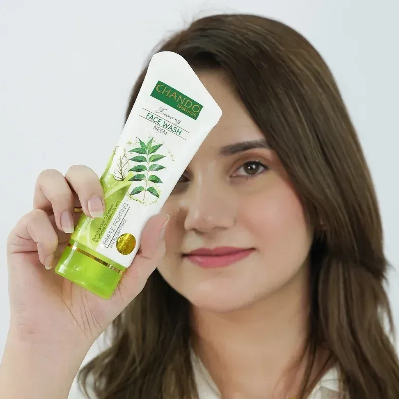 CHANDO Naturals Foaming Face Wash Neem – Pimple Fighting & Skin Purification View Gallery - Pakistan