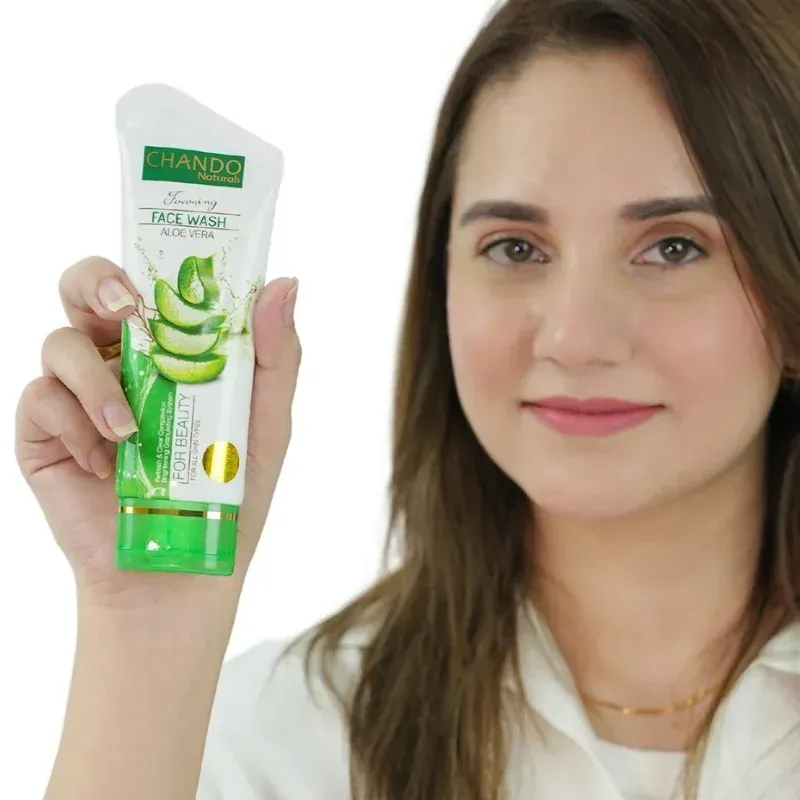 CHANDO Naturals Foaming Face Wash Neem – Pimple Fighting & Skin Purification View Gallery - Pakistan