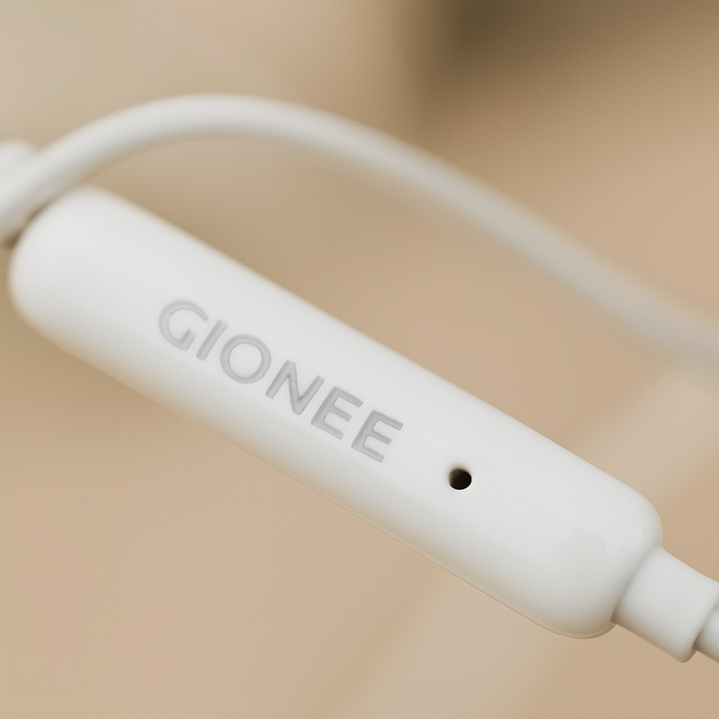 Gionee Original Handsfree – High Bass Quality Wired Earphones with Mic & 3.5mm Jack View Gallery - Pakistan