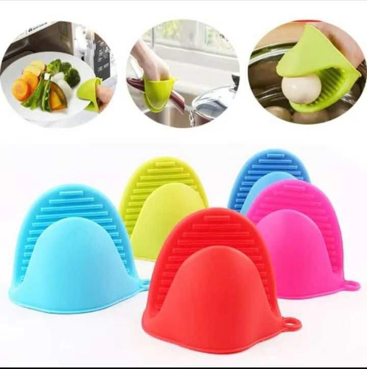 Silicone Heat Resistant Glove Clip – Non-Slip Insulation Pot & Bowl Holder, Cooking and Baking Oven Mitt (1 Pc, Random Color) View Gallery - Pakistan