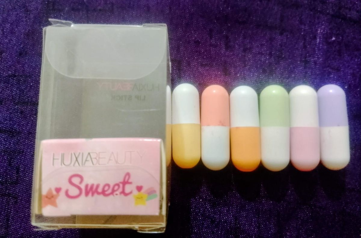 Mini Capsule Lipstick Set – High Pigment, Velvety Texture, Long-Lasting Matte Finish View Gallery - Pakistan