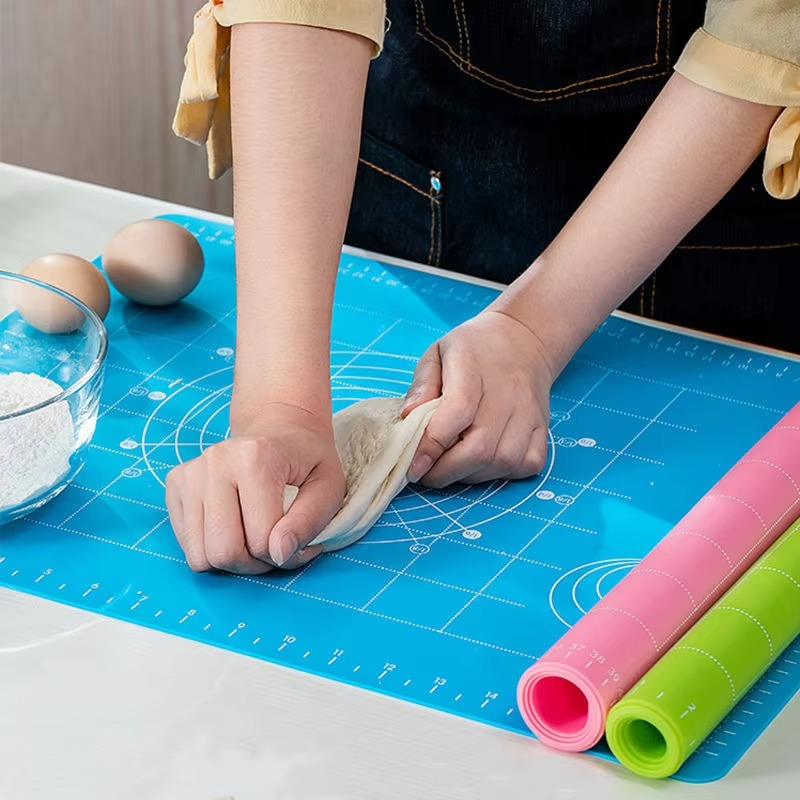 Silicone Non-Stick Rolling Mat 40x50cm – Non-Slip Pastry Mat for Dough, Cakes &amp;amp; Baking (Random Color)