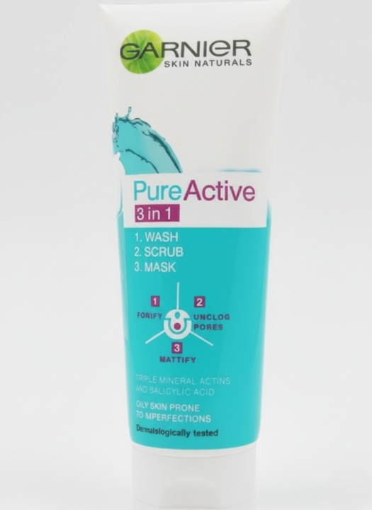 Garnier 3 in 1 Pure Active Face Wash – 100ml Liquid Cleanser for All Skin Types, Deep Cleansing and Refreshing Skincare View Gallery - Pakistan