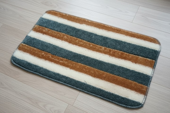 Versatile Absorbent Mat – 25"x16" Ultra-Soft Microfiber Quick-Dry Mat with Non-Slip Backing for Bathroom, Kitchen, and Living Spaces ( Random Design) View Gallery - Pakistan