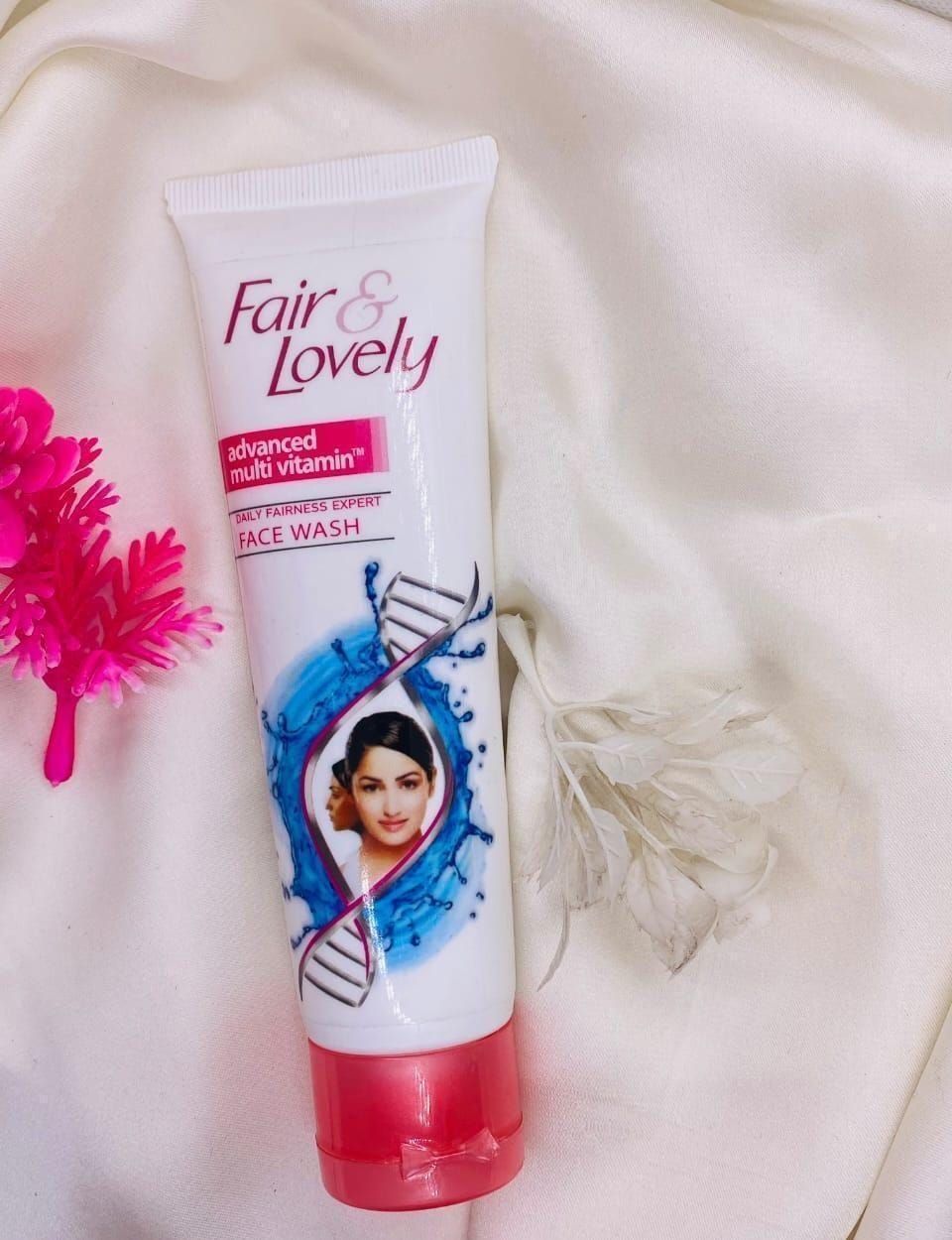 Fair &amp; Lovely Advanced Brightening Face Wash | Gentle Daily Cleansing Formula | Suitable for All Skin Types | Radiant &amp; Fresh Look (100ml) View Gallery - Pakistan