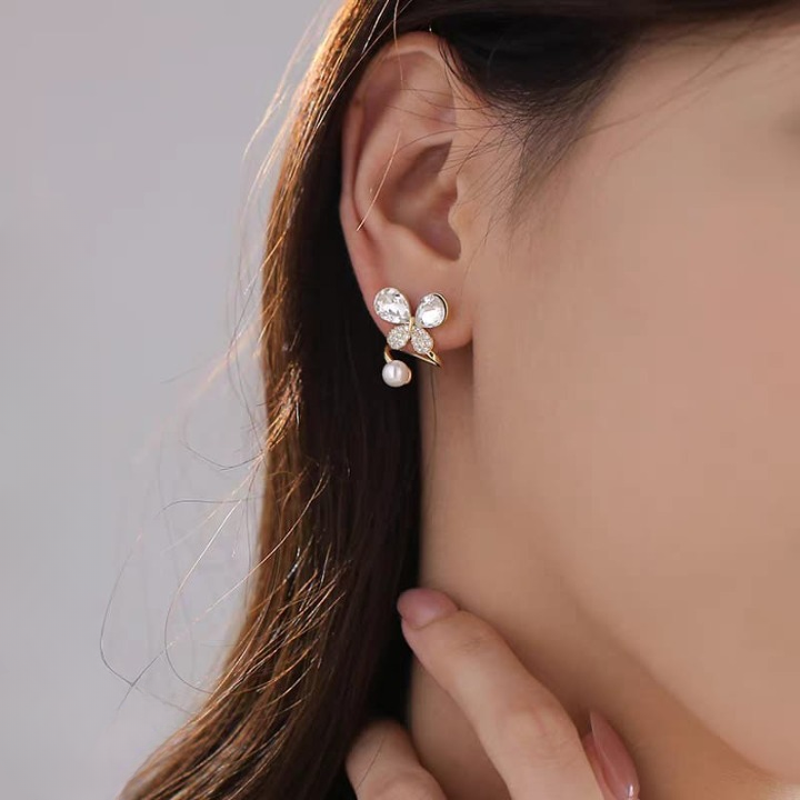 Tangled Korean Pearl Earrings – Golden Silver (PQT-994)