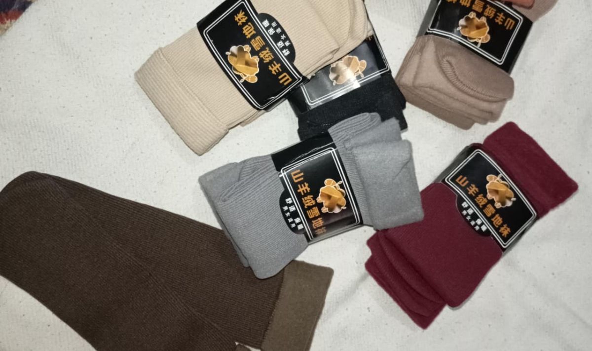 Pack of 1 Pair Unisex Ankle Socks – Warm, Cozy &amp; Comfortable Textured Design | Soft Polyester, All-Day Wear, Multiple Colors View Gallery - Pakistan