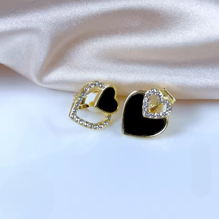 PJT-987 Beautifull Korean Heart Shape Zircon Earrings for Women – Sparkling Black &amp;amp; White Crystal Studs, Fashion Jewelry Gift for Everyday Wear and Special Occasions