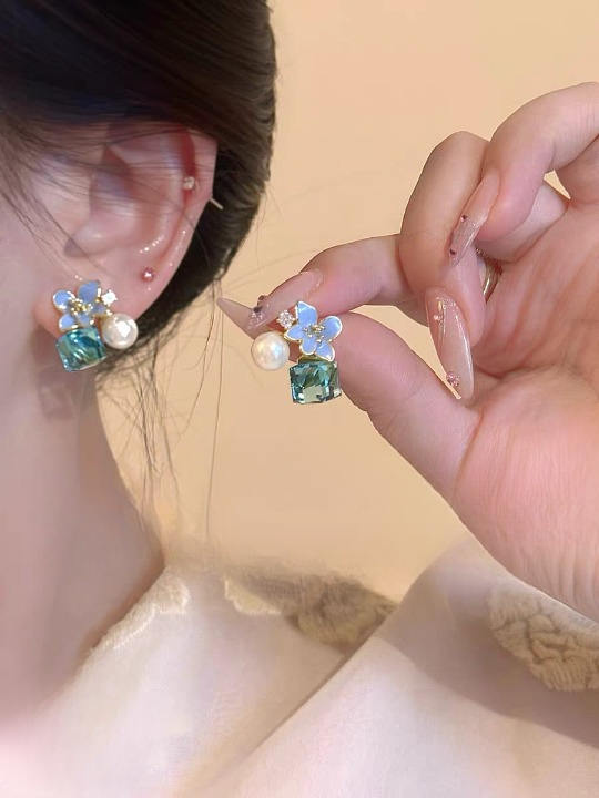 Crystal Flower Korean Earrings – Elegant Floral Design | Crafted To Perfection With Dazzling Crystal Petals That Catch Every Light Beautifully - PJT986