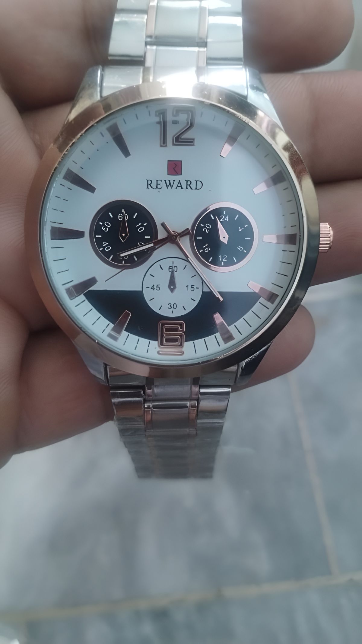 REWARD Men’s Watch – Premium Quality, Waterproof, Stylish Design (with Gift Box) View Gallery - Pakistan