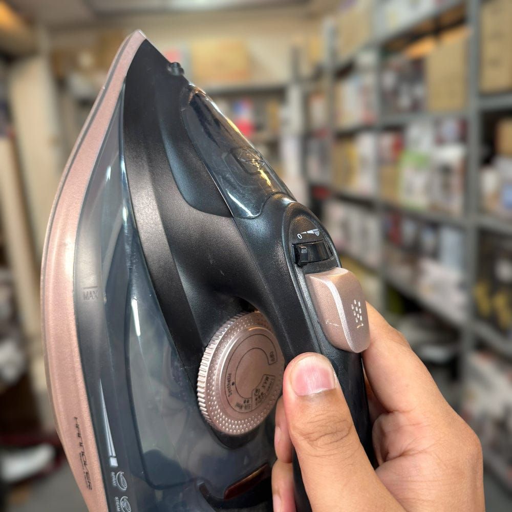 Hannover Steam Iron – 2200W German Lot | Ceramic Soleplate, Vertical &amp; Burst Steam, Self-Cleaning, Adjustable Temperature Control View Gallery - Pakistan
