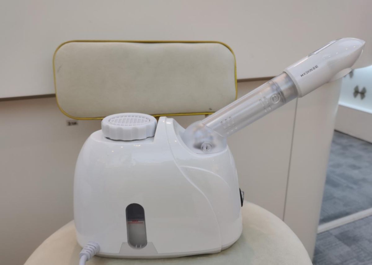 Facial Steamer Warm Mist Humidifier for Face Deep Cleaning Vaporizer Sprayer Salon Home Spa Skin Care Whitening View Gallery - Pakistan